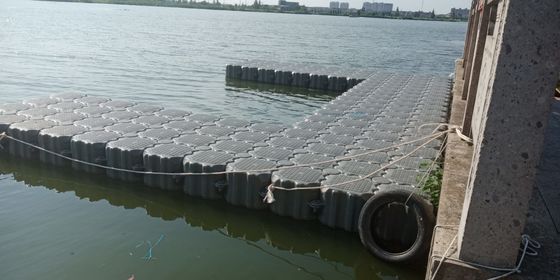 Easy Installation Pe Float Pontoon Durable With Non Slip Surface